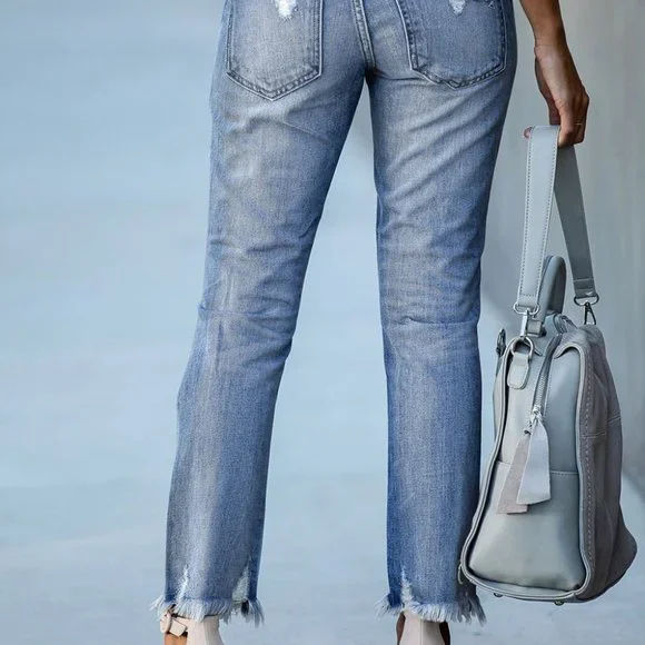 π New Print Patch Distressed Jeans - Picture 4 of 6